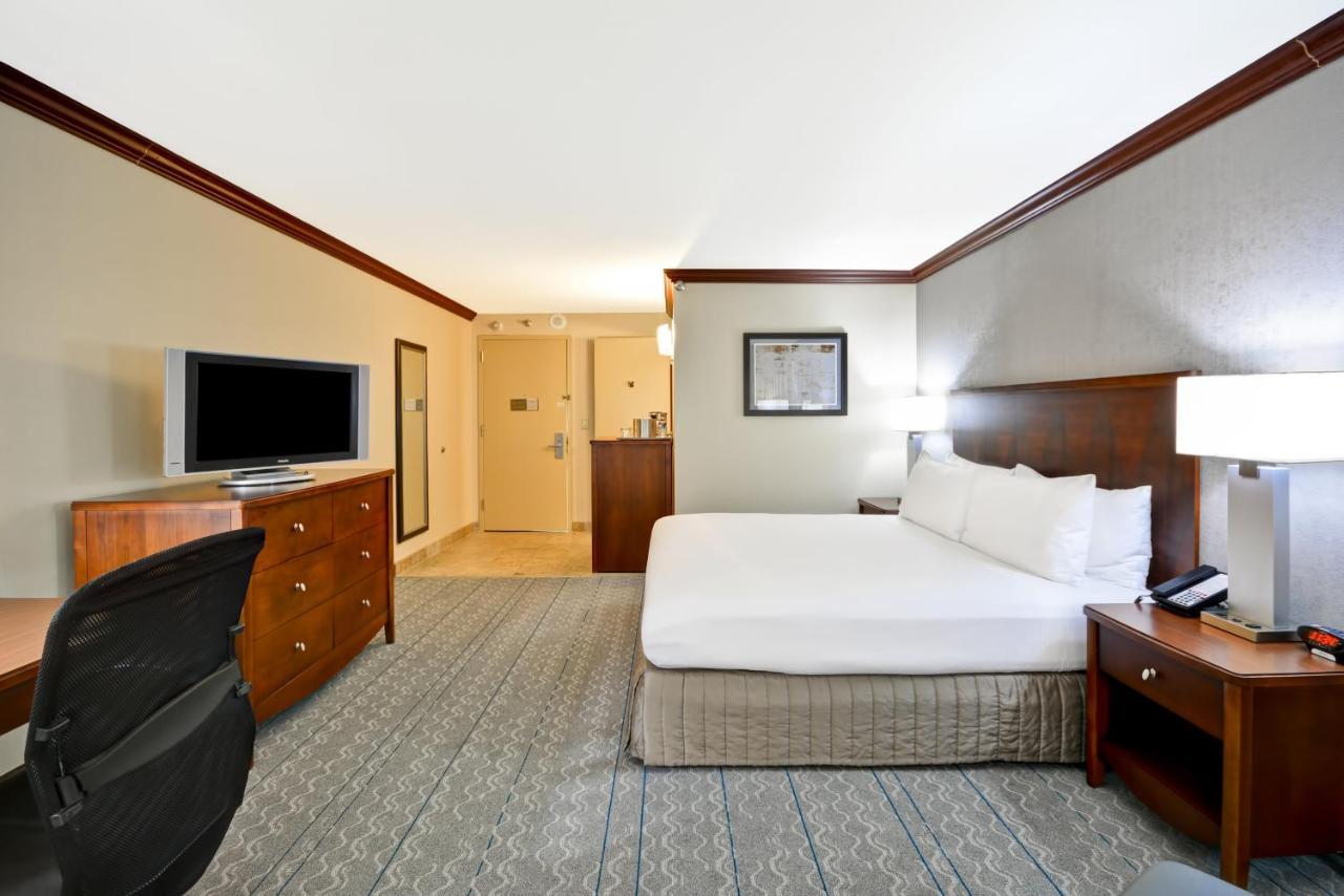 Crowne Plaza Tulsa Hotel Southern Hills Room photo