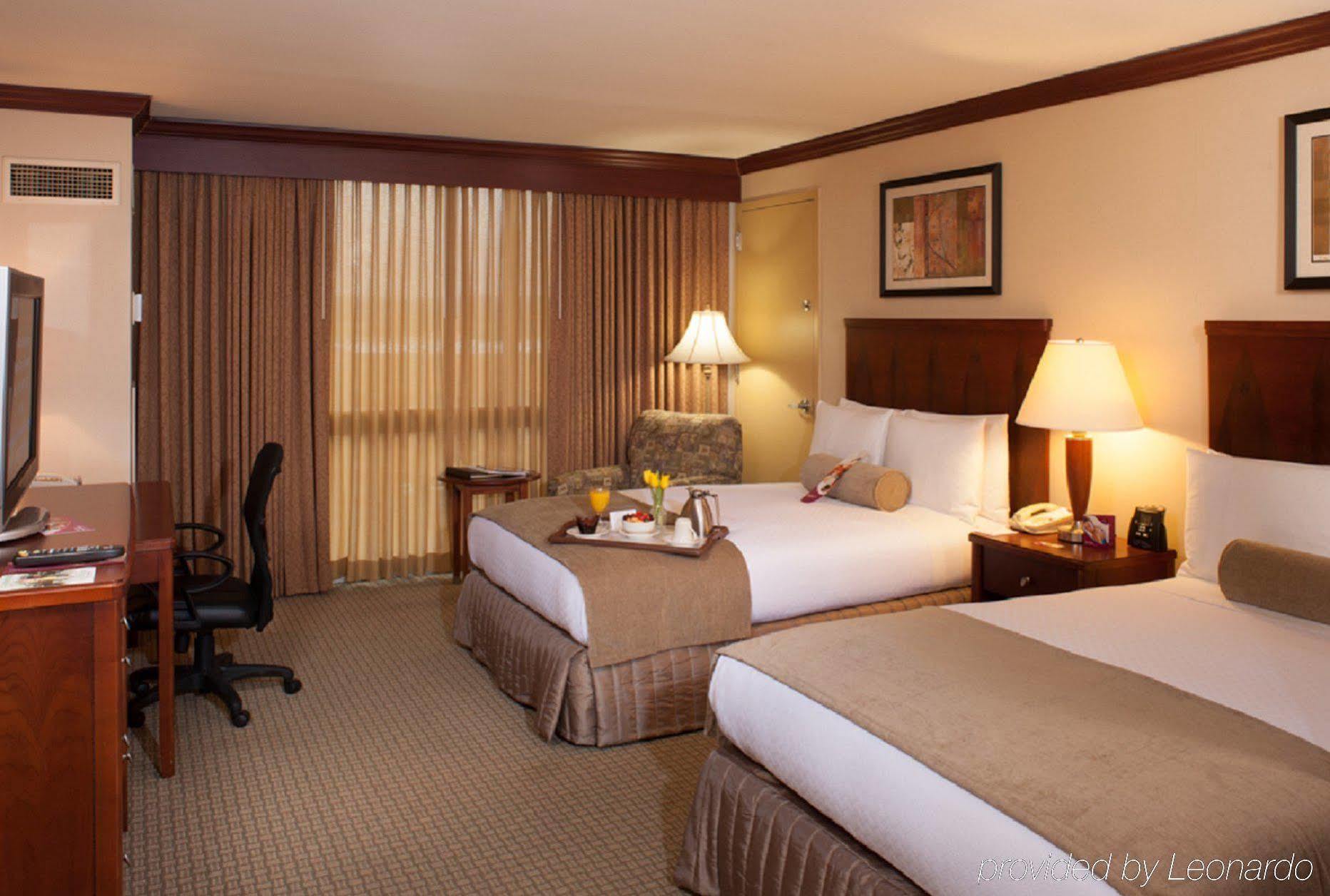 Crowne Plaza Tulsa Hotel Southern Hills Room photo