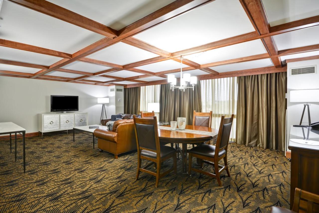 Crowne Plaza Tulsa Hotel Southern Hills Room photo